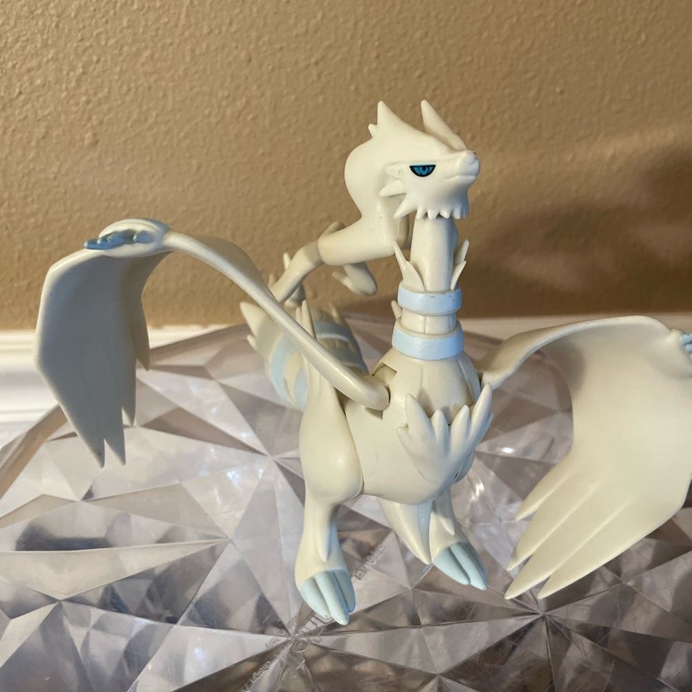 Pokemon White Dragon Figurine - Picture 2 of 15